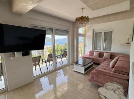 Deluxe Apartments 3-rooms, hotel v destinaci Kumbor