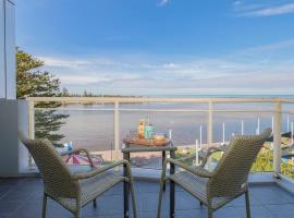 The Entrance Vista - Waterfront Stay with Pool and Spa, hotel with parking in The Entrance