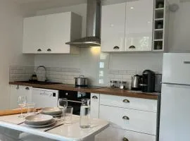 Maisonnette Proche Gare & Centre l Jardin l Clim