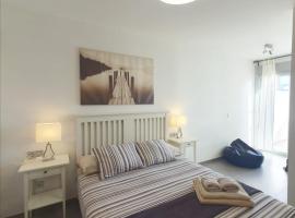 Bonito piso con piscina, playa la Tejita, Hotel in La Tejita