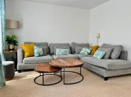Stylish 3BR Cardiff Home Balcony, Garden, Free Parking and EV Charging