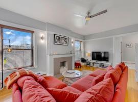 Steps to the Lakefront! This Uptown Beauty is Everything You Need for a Perfect Chicago Getaway condo, condo sa Chicago