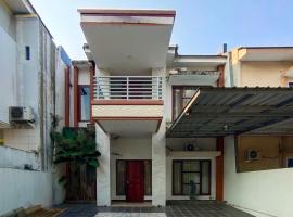 INNCA - Rooms at Villa Jatidiri, Semarang, hotel v destinaci Jatingaleh