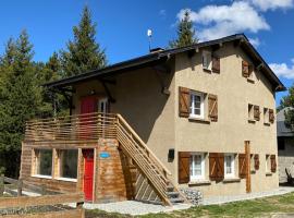 Grand appartement dans chalet en bordure de forêt - Lac de Matemale, hotel v destinaci Matemale