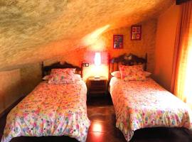 Casa Rural Cuevas del Sol, landsted i Setenil
