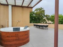 Villa Takiana - 4BHK pvt pool, Gym, 5mins to beach