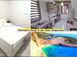 Giatrelos House 3 km from Shipwreck, hotel v destinaci Volímai