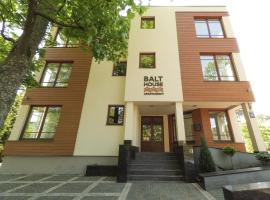 BaltHouse Apartments, hotell Jūrmalas huviväärsuse Majori raudteejaam lähedal