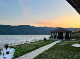 Casa Elaria โรงแรมในSviniţa
