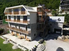 Hotel Vellezrit Guri
