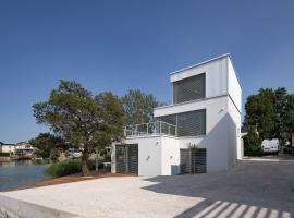 Vila na Cípe Slnečné jazerá Senec, hotel i Senec