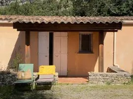 Deux mini villas distancees 10 metres pour 6 personnes