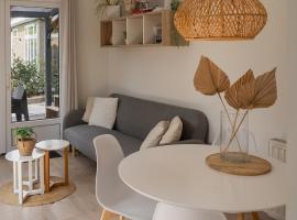 Chalet met hottub & omheinde tuin Zeeland VP090、heinkenszandのホットタブ付きホテル