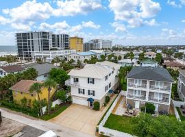 Condo steps of South Jacksonville Beach & minutes to Mayo Clinic, hotel in Jacksonville Beach