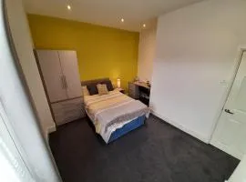 Bright & Comfy 3-Bedroom Flat in Kexgill