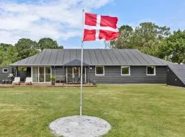 Amazing Home In Glesborg With Wifi
