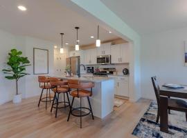 The Cobbin Luxe, Luxe Stay Minutes from Penn State, ξενοδοχείο σε State College