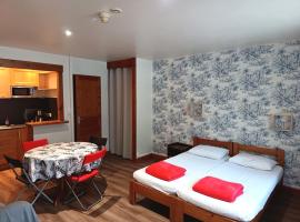 Grand studio en montagne, villa i Arlos