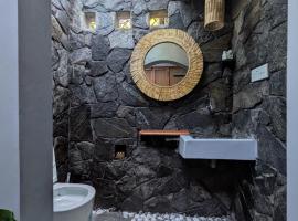 Nomads Hideaway A Garden Villa Homestay in Matara, hotel v destinaci Matara