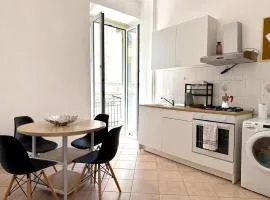 Appartamento per 5 persone su una scalinata storica a 9 minuti a piedi dalla stazione e 12 dal centro - Vista sui tetti della città - Zona collinare residenziale