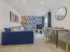 Sandown Home - 2 BR - 3Beds - Free Weekend Parking