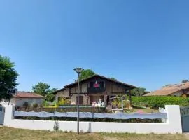 Gîte des Lauriers Roses - Piscine collective, Spas et jardins privés - 7 kms de la plage de Lespecier