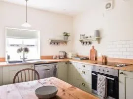 Cosy cottage with stunning views, close to Ludlow