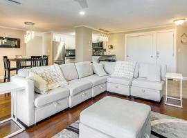 1 Mi to Millyard District Unit with Furnished Porch, hotel en Manchester