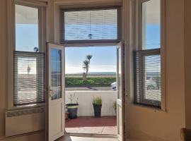8 Claydon Court, hotel in Worthing