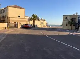 The Coastal Nest - 1 Min from the Beach