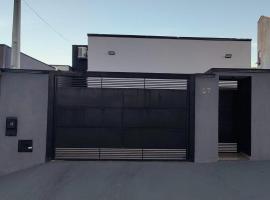 Ótima casa Termas Olímpia, hotel v destinaci Olímpia