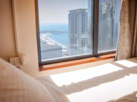DejaView JBR- Mixed Dorms- Sleep with a view, khách sạn khoang ngủ ở Dubai