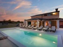 Villa San Martino With Heated Pool & Hydromassage bathub