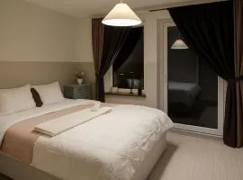 Sunny stay in top floor room