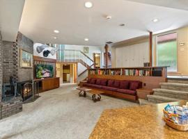 Nature's Retreat 4-Bedroom Cabin, hotel v destinaci Honesdale