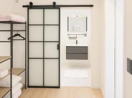 Stylish flat with rooftop in Ixelles, hotel in Brussels
