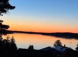 Mysig timmevilla med sjöutsikt