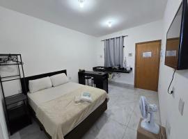Flat completo a 24 minutos do Flamboyant Shopping, hotel in Aparecida de Goiania