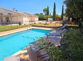 La parenthèse Provençale-Maison à Grillon avec wifi, hotel v destinaci Grillon