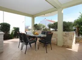 Mare 9 Cozy Two Bedroom Apartment with Garden