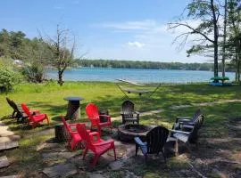 Lake Therapy - Lakefront, Charming, And Fun!