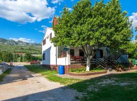 Apartment Seline - Paklenica Riviera 6878, ξενοδοχείο σε Jurlina