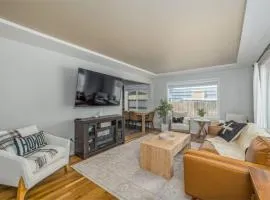 Tribe and Vibe In Downtown CDA Modern Comfort And Fun For You And Your Crew, Just Steps From Downtown
