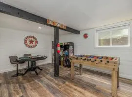 Tribe and Vibe In Downtown CDA Modern Comfort And Fun For You And Your Crew, Just Steps From Downtown