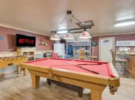 Lakeside Retreat And Game Haven