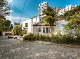 CH105 Poblado 7BR Villa Jacuzzi AC 24 hours Security