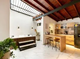 L2 2BR Laureles Apartment Jacuzzi AC