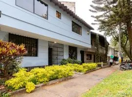 L3 9BR Laureles House Rooftop 2 Jacuzzis AC