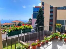 Funchal Getaway, Cozy Private Room with WiFi and Ensuite Bathroom