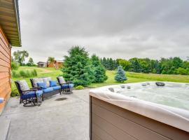 Hot Tub and On-Site Trails Spacious Stockholm Cabin, ξενοδοχείο σε Stockholm